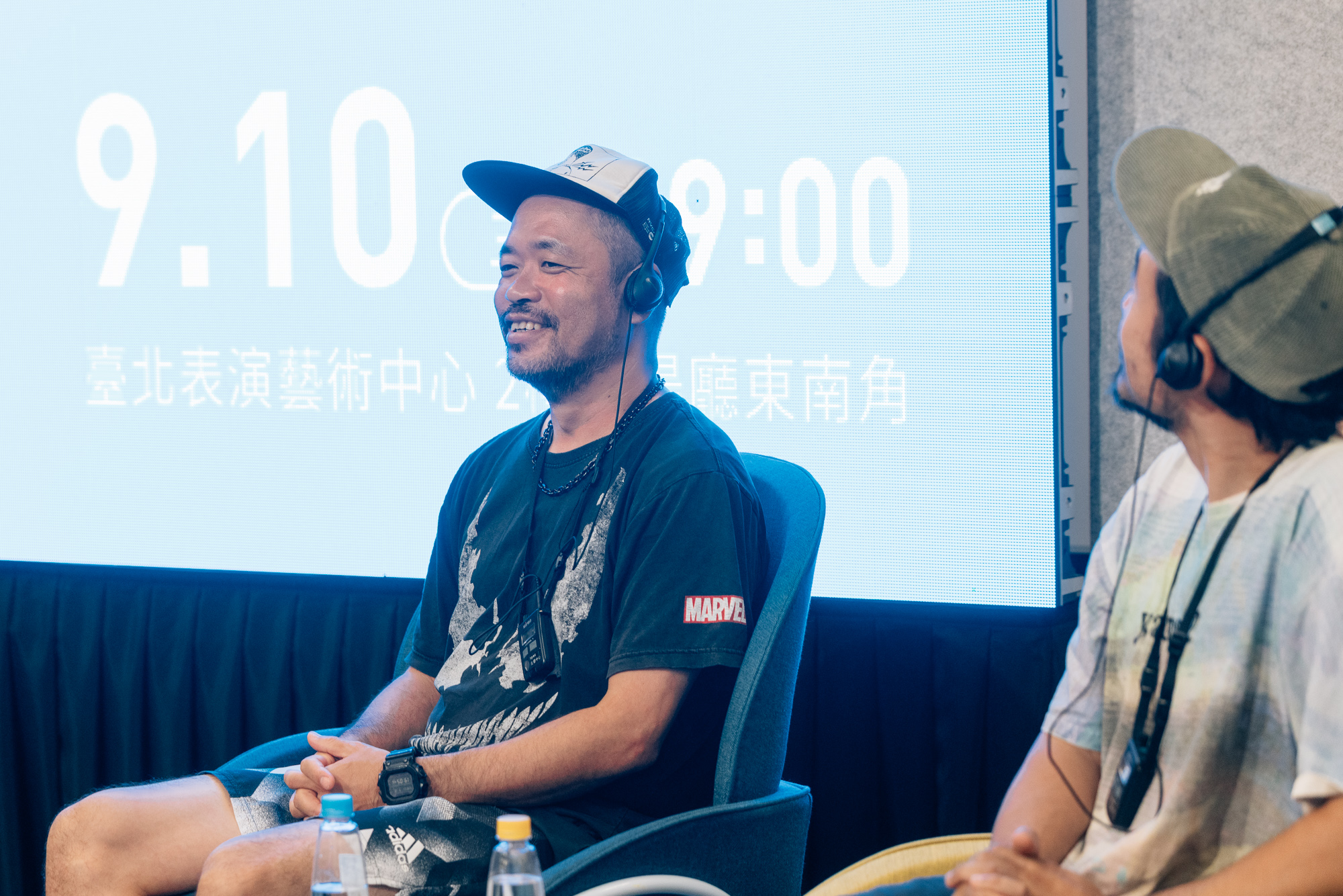 2025臺北藝術節/演算混亂機器人/910(三) 北藝人物謝豐嶸、Contact Gonzo、yang02：《演算混亂ㄐㄧㄑㄧˋㄖㄣˊ》 人類與AI解說猿的大對決/小檔/3R4A6927